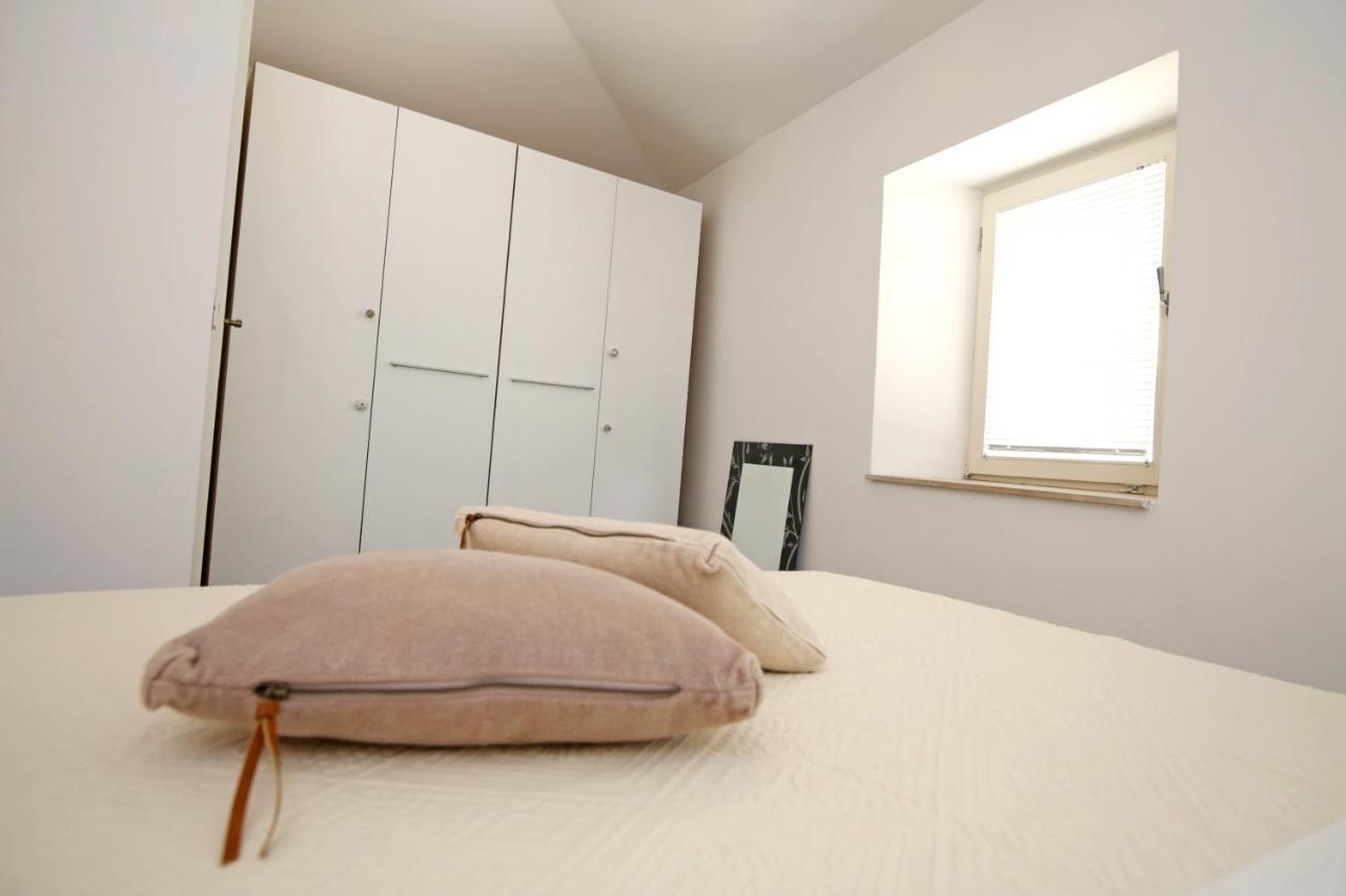 Swan City Apartment & Room Шибеник Экстерьер фото